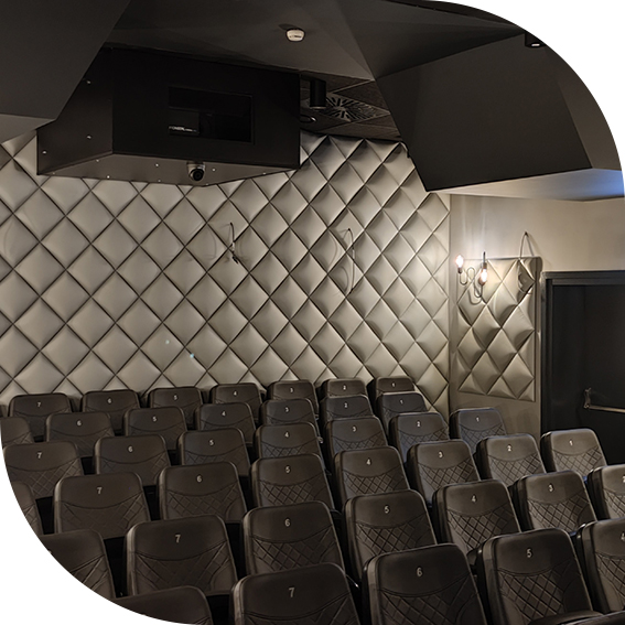 panele akustyczne sala kinowa